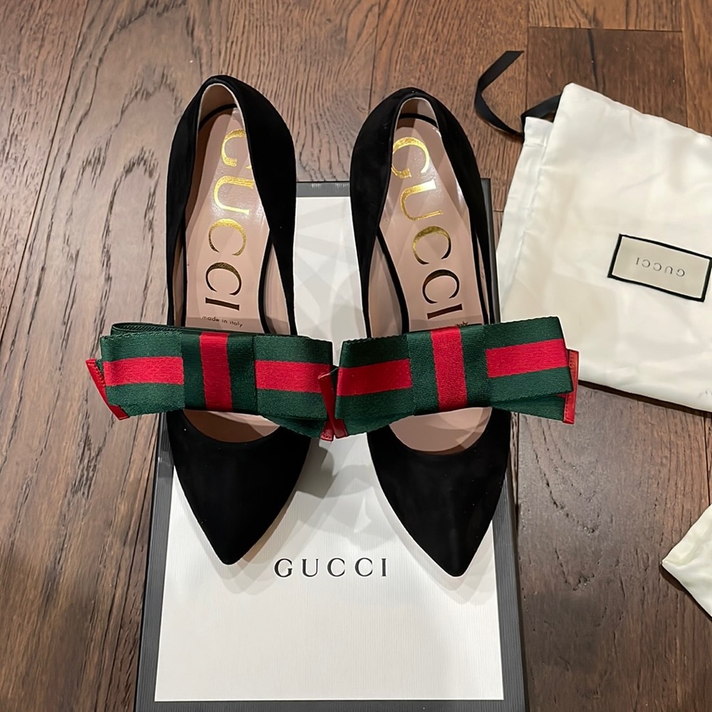 Gucci black suede 3-3.5 inch heel, with detachable red and green bow, size 7.5